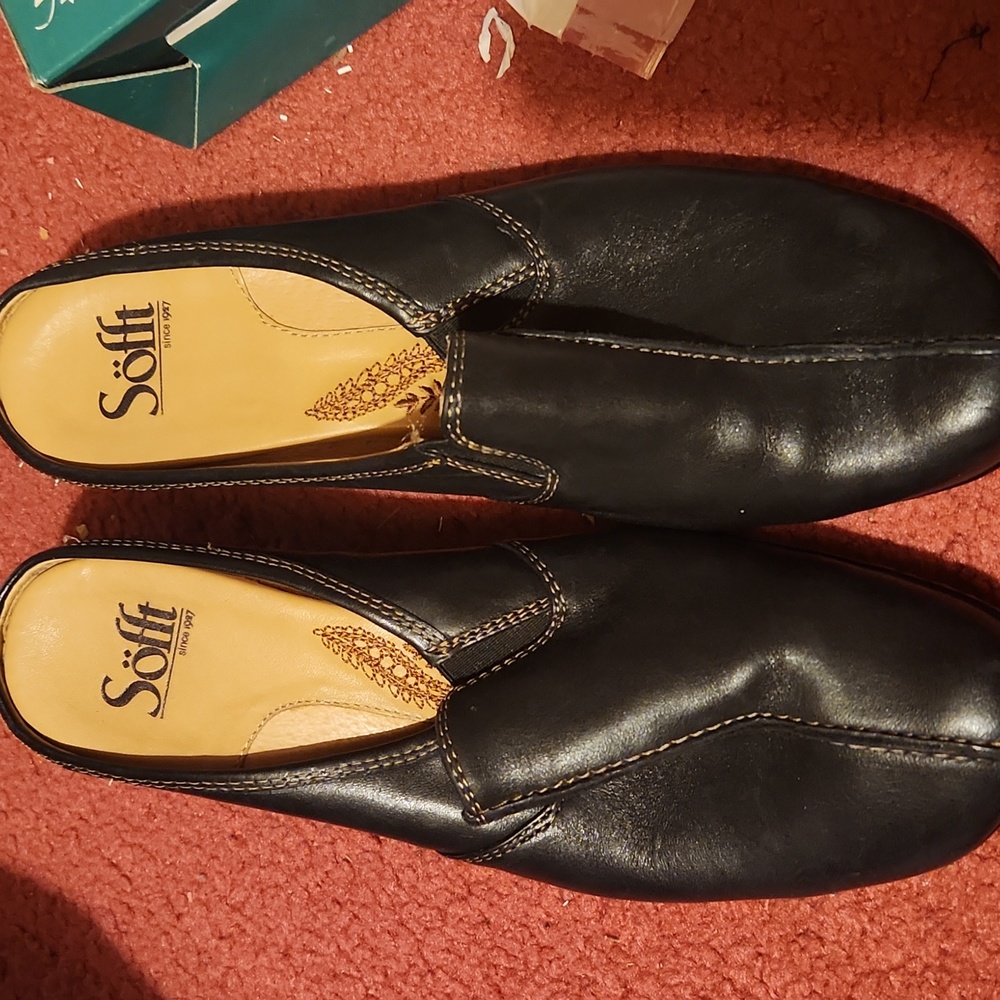 EUC SOFFT SIZE 7.5 SLIP ON BLACK